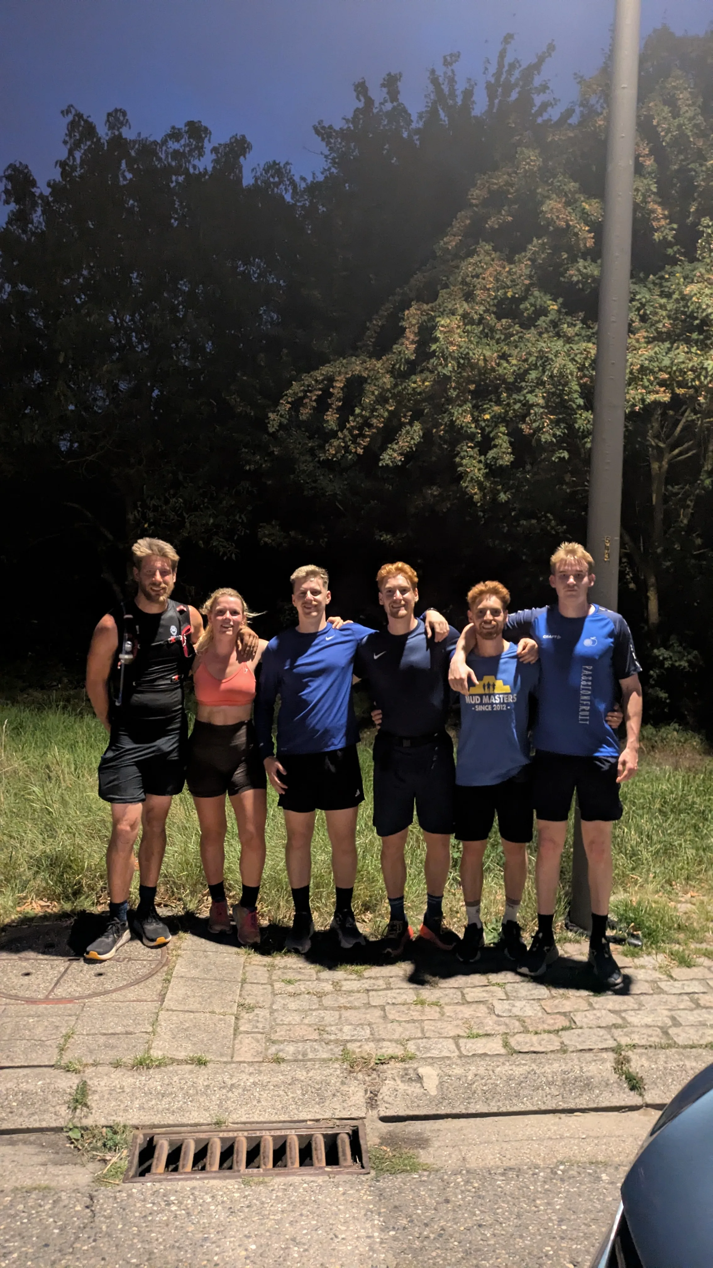 Passion Fruit Run groepsfoto met ijscokar